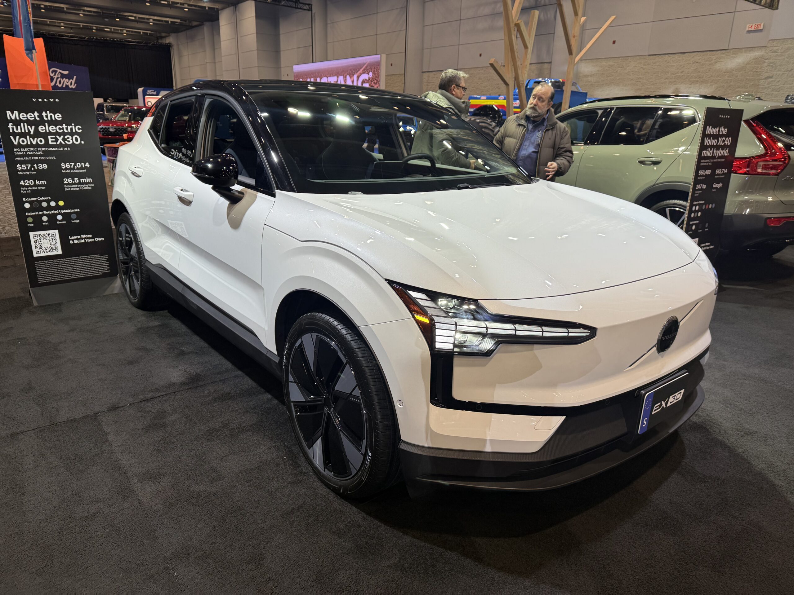 Volvo EX30, quick but small